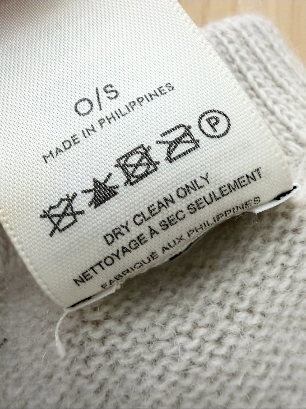 Babaton Aritzia Cashmere Tech Gloves Beige One Size - Picture 6 of 6